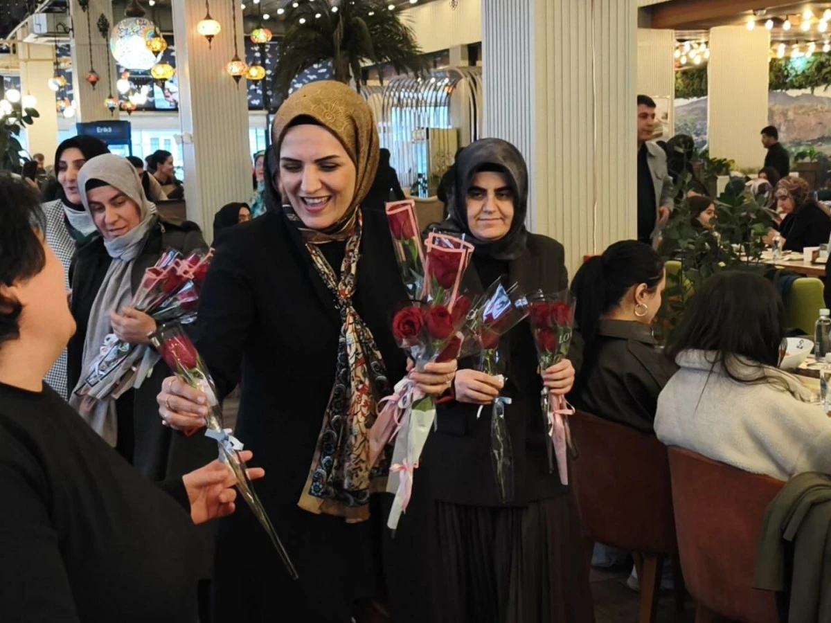 AK KADINLARDAN 8 MART&rsquo;TA YOĞUN KATILIMLI &ldquo;VEFA İFTARI&rdquo;