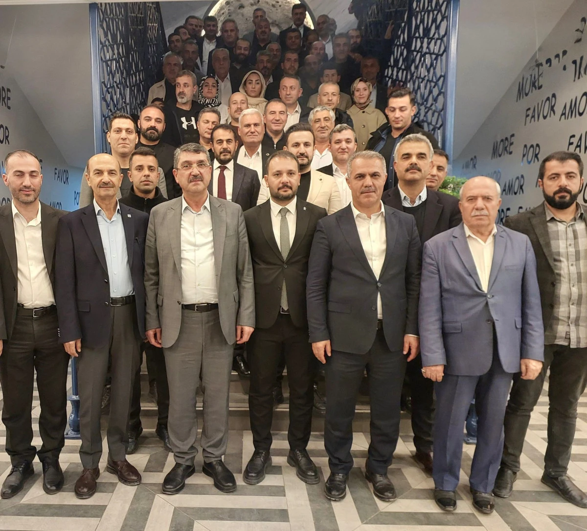 AK PARTİ BATMAN MERKEZ İLÇE BAŞKANLIĞINDAN MAHALLE BAŞKANLARI TOPLANTISI MAHALLELERİN SORUNLARI VE TALEPLERİ GÖRÜŞÜLDÜ