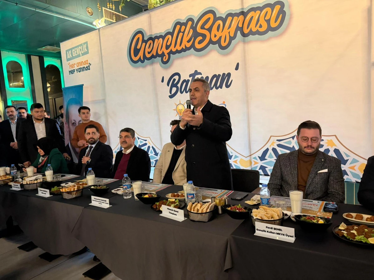 AK PARTİ  GEN&Ccedil;LİK KOLLARI  GEN&Ccedil;LERLE İFTARDA BULUŞTU