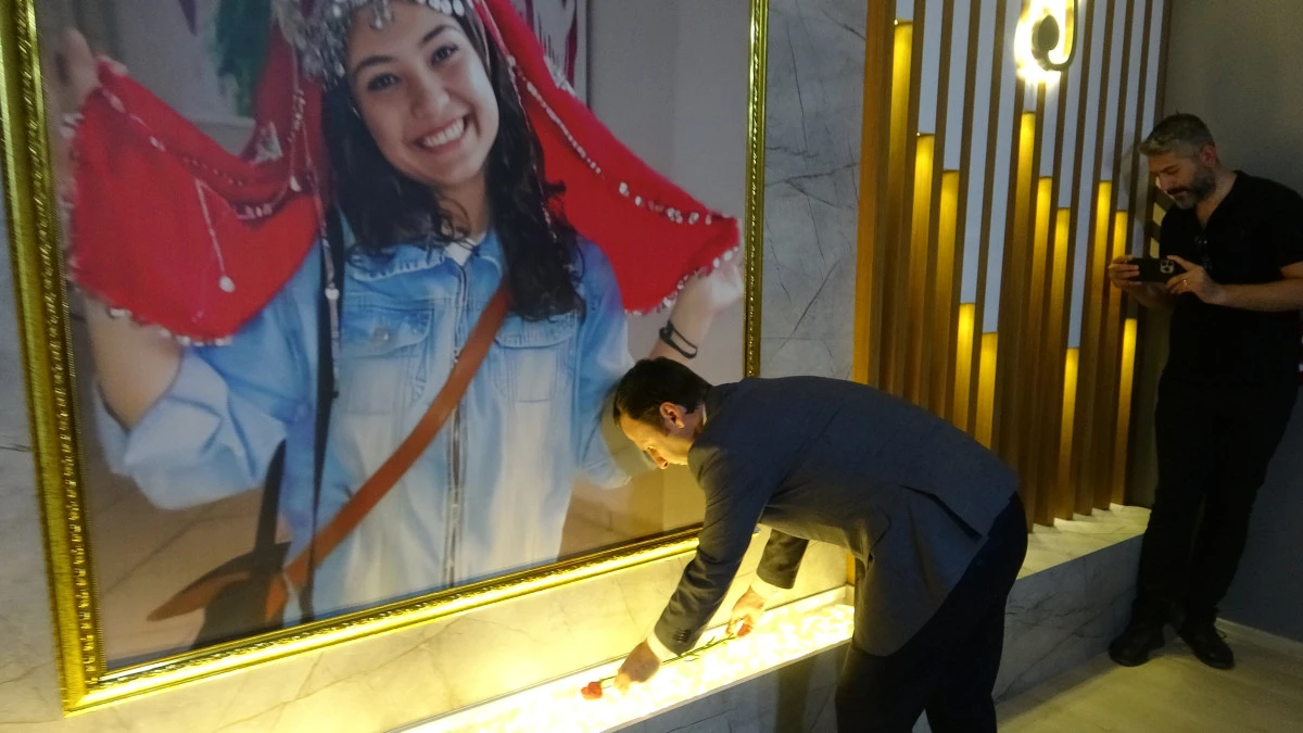 AYBÜKE ÖĞRETMEN VE ŞEHİT OLAN İKİ ASKER DUALARLA ANILDI