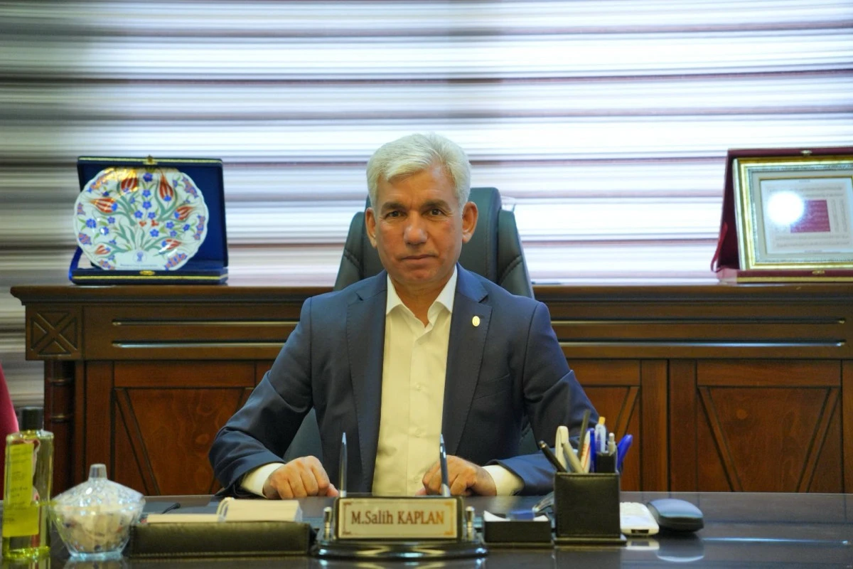 BAŞKAN KAPLAN&rsquo;DAN YENİ YIL MESAJI. TOPLUMSAL BARIŞIN, BİRLİKTE YAŞANABİLİR BİR D&Uuml;NYANIN UMUDUNU TAŞIYORUZ