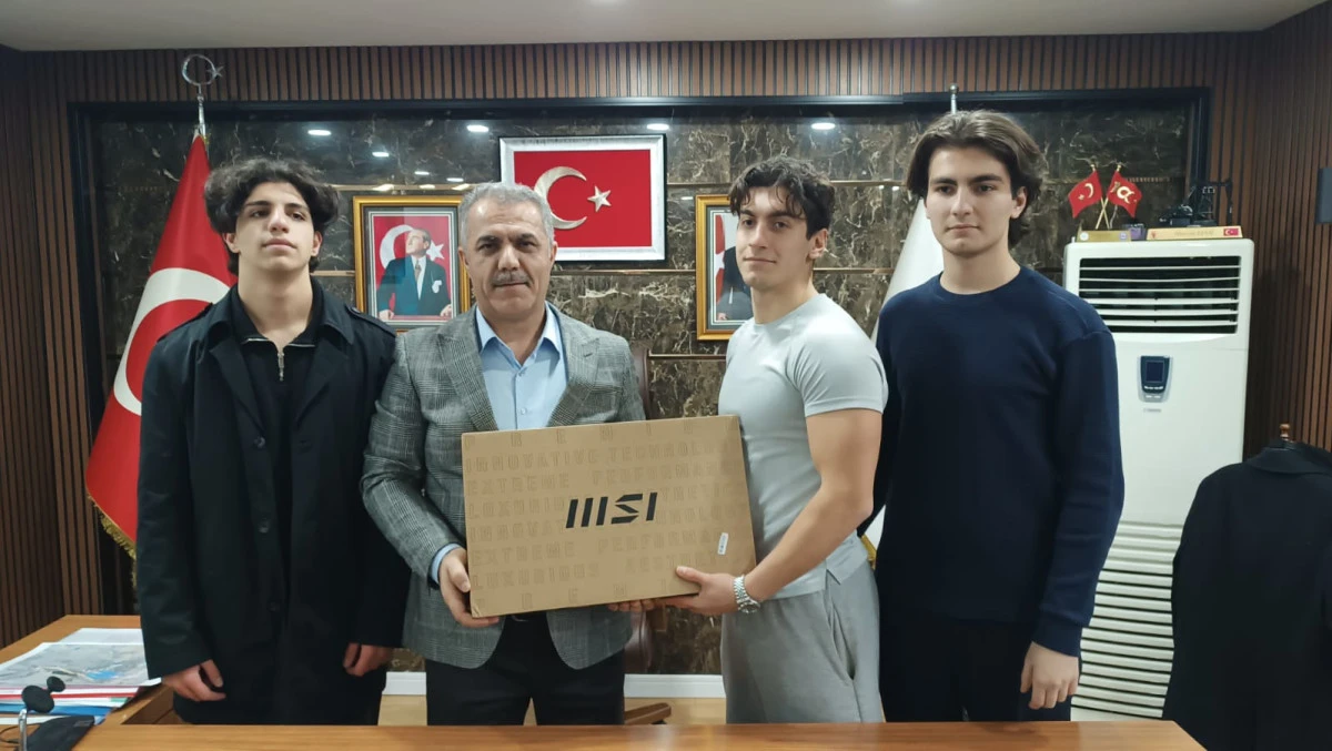 BAŞKAN ŞANSİ, T&Uuml;BİTAK&rsquo;TA DERECEYE GİREN &Ouml;ĞRENCİLERİ &Ouml;D&Uuml;LLENDİRDİ