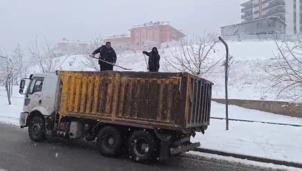 BATMAN BELEDİYESİ KAR VE BUZLANMAYA KARŞI TEYAKKUZDA