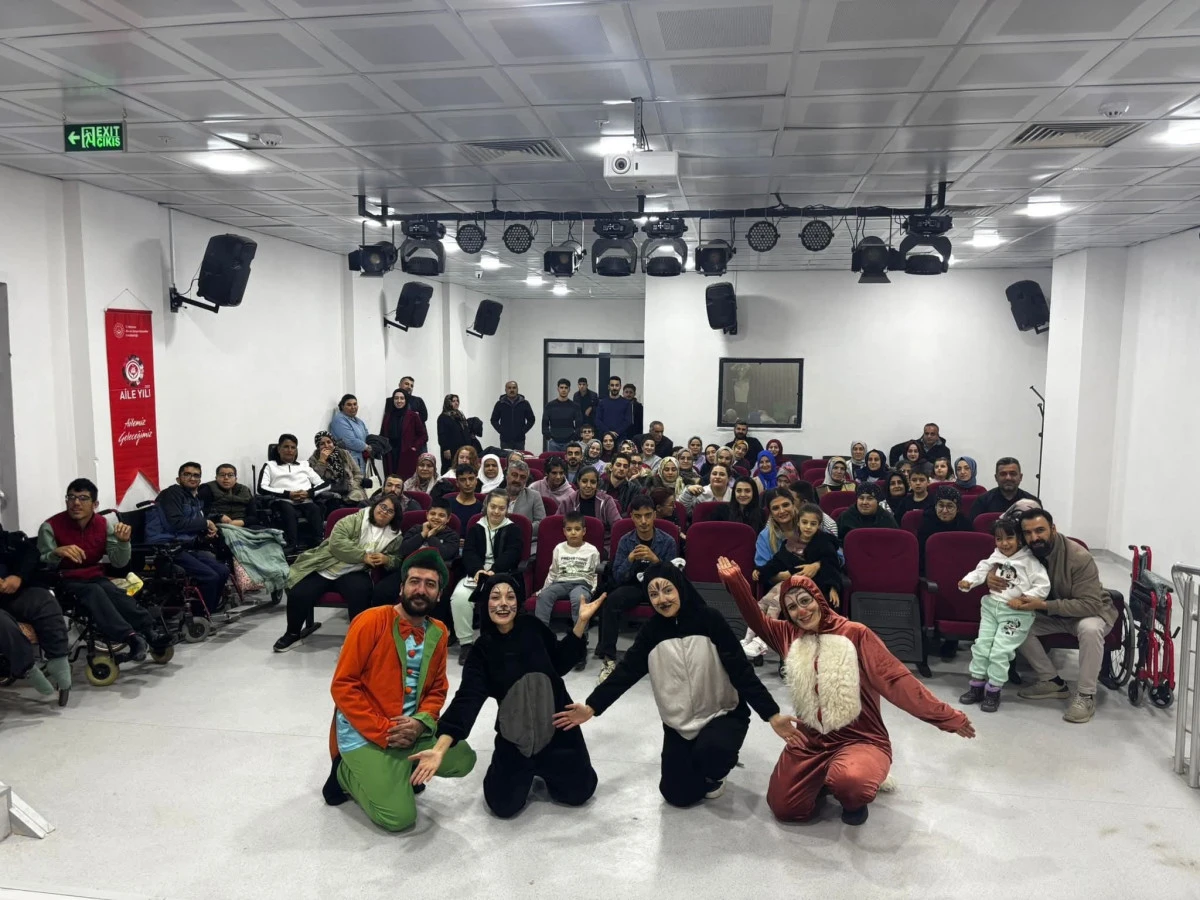 BATMAN BELEDİYESİ'NDEN ÖZEL BİREYLERE ANLAMLI TİYATRO ETKİNLİĞİ