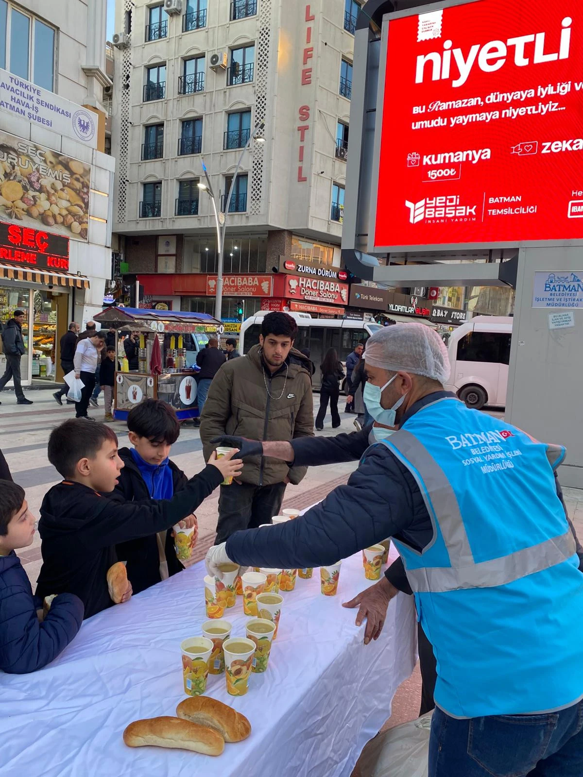 BATMAN BELEDİYESİ&rsquo;NDEN RAMAZAN BOYUNCA G&Ouml;N&Uuml;L SOFRALARI