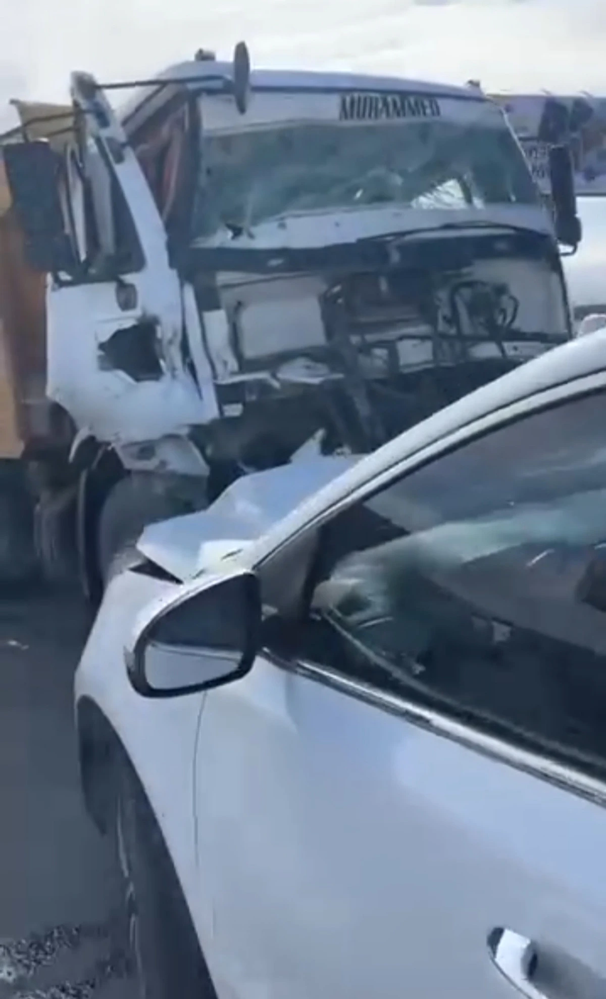 Batman - Diyarbakır Yolunda Kamyon ile Taksi Çarpıştı: 1 Yaralı