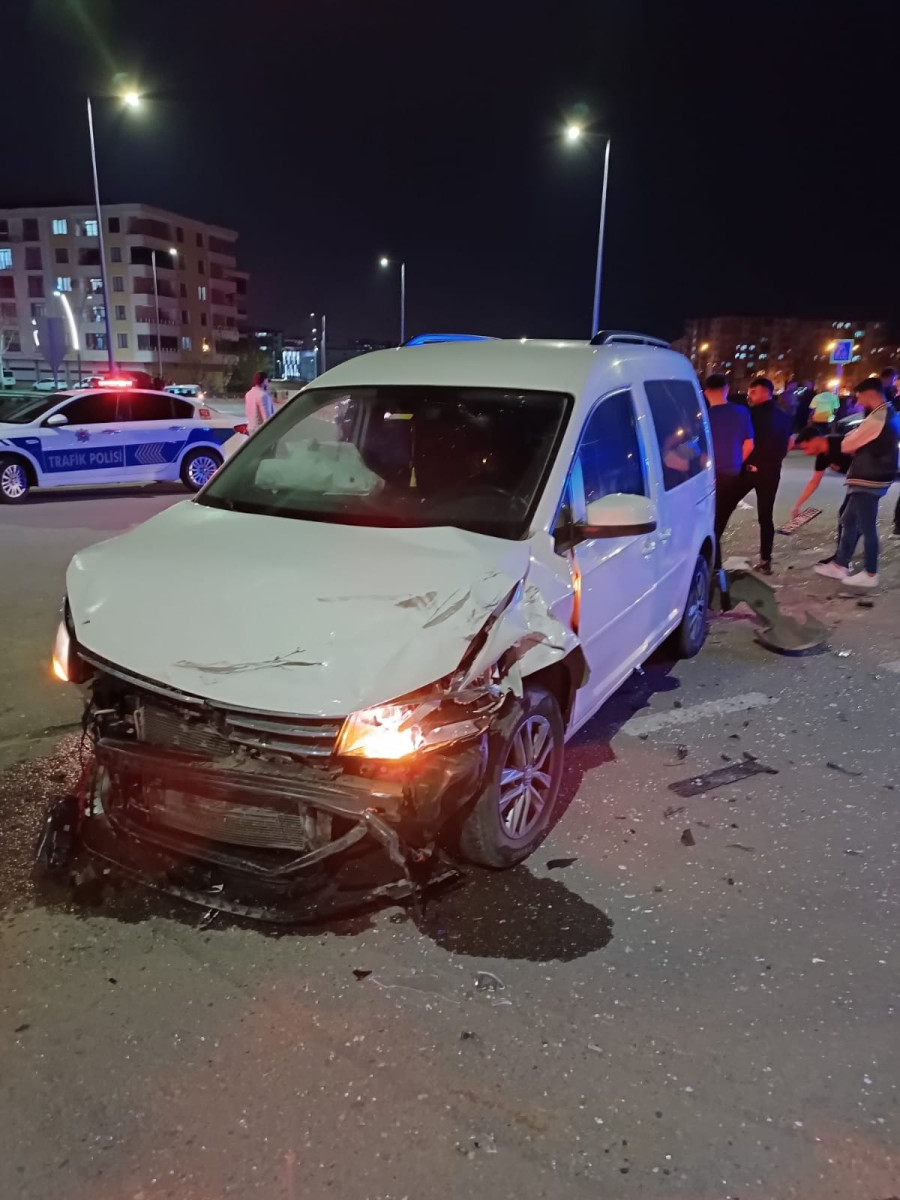 Batman Gültepe Yeni Sanayi Kavşağı’nda Trafik Kazası: 7 Yaralı