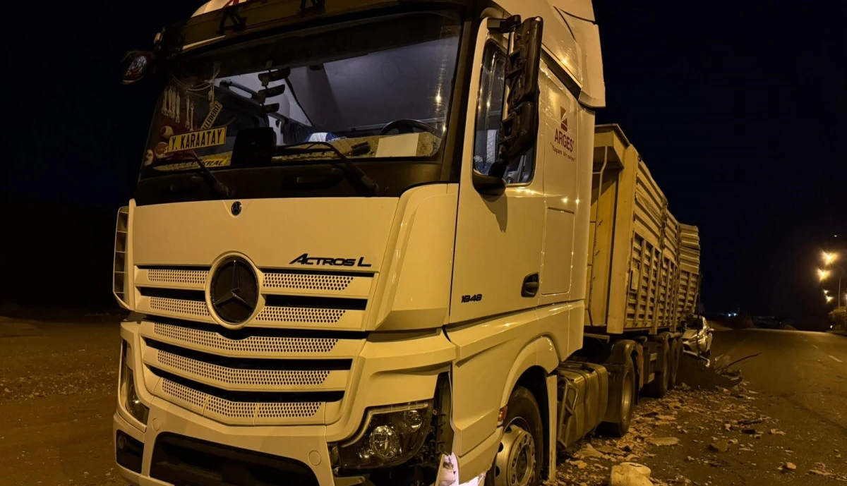 BATMAN GÜNEY ÇEVREYOLU'NDA TRAFİK KAZASI: 2 YARALI