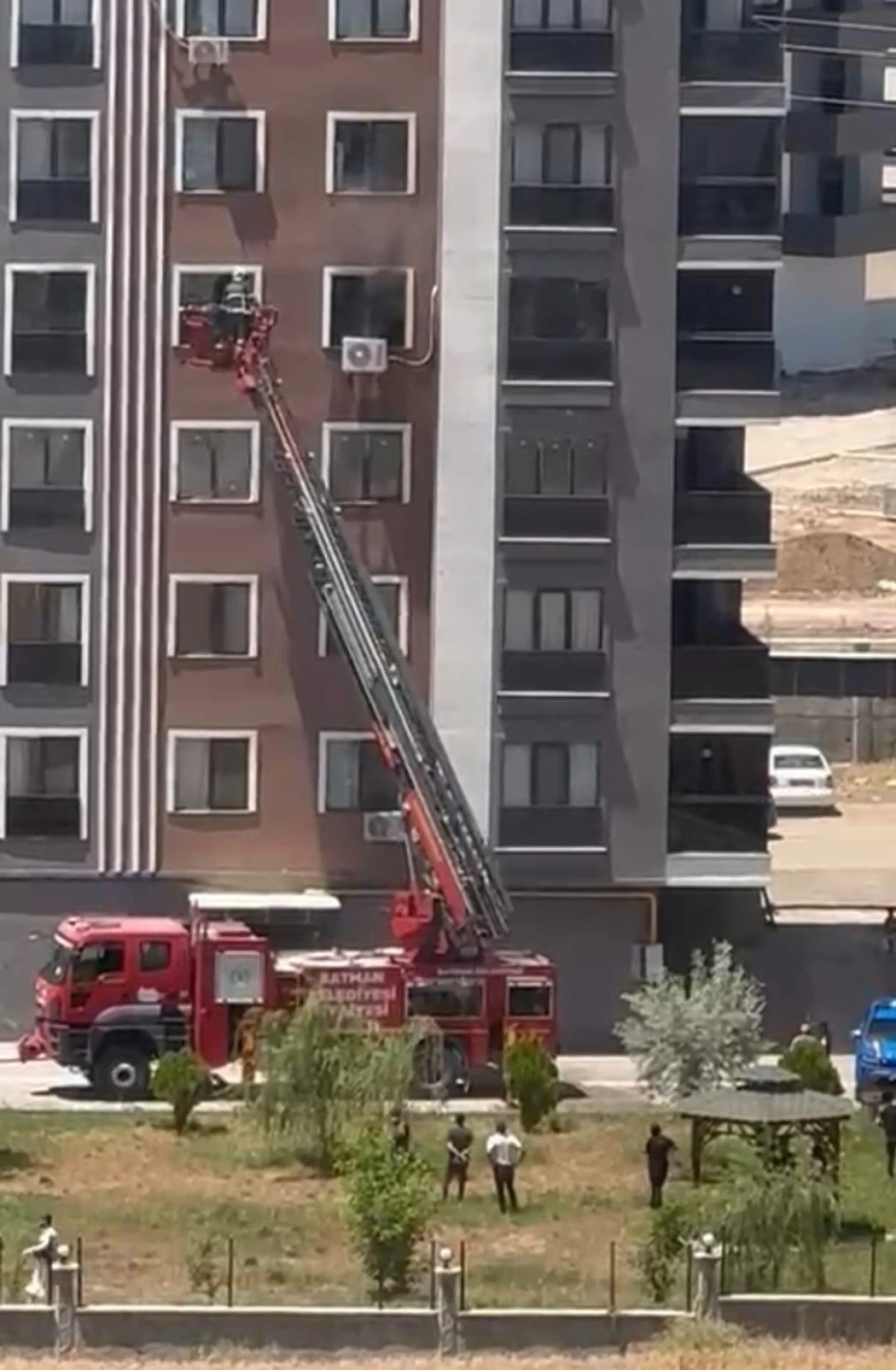 BATMAN-HASANKEYF KARAYOLUNDA APARTMAN DAİRESİNDE YANGIN ÇIKTI