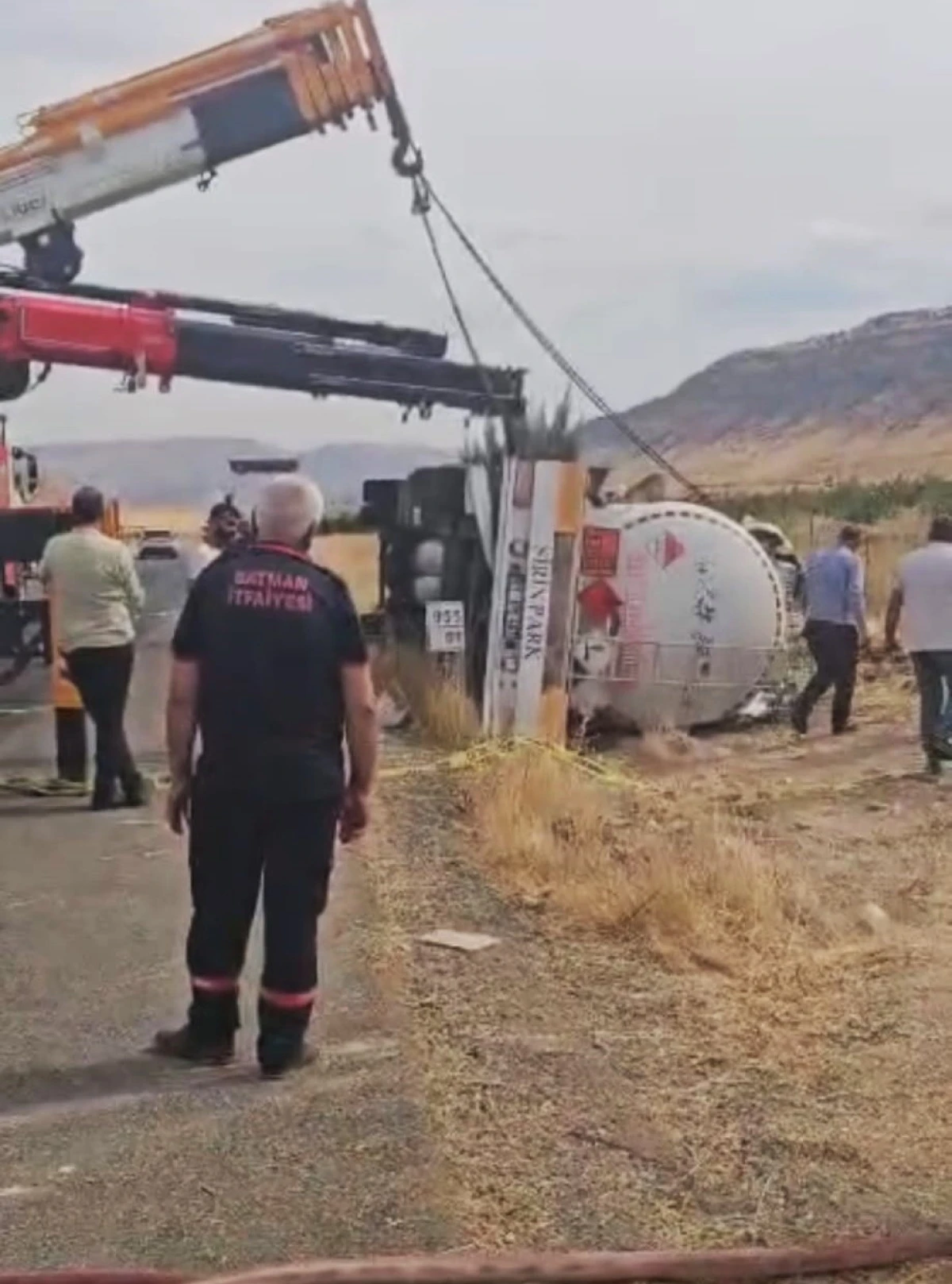 BATMAN-HASANKEYF KARAYOLUNDA TANKER KAZASI: 1 YARALI