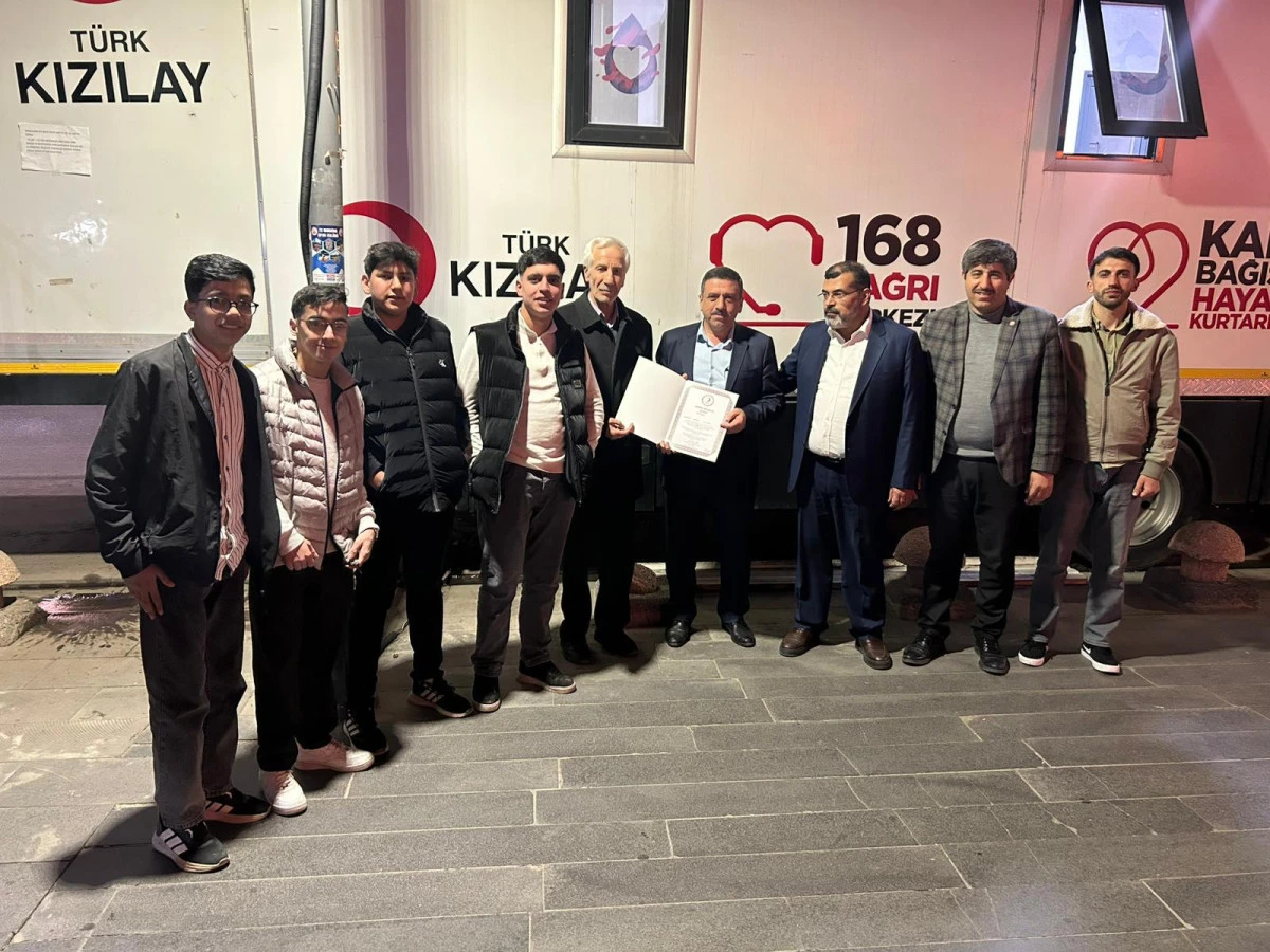 BATMAN İL M&Uuml;FT&Uuml; YARDIMCISI YILMAZ&rsquo;A KIZILAY&rsquo;DAN ANLAMLI &Ouml;D&Uuml;L