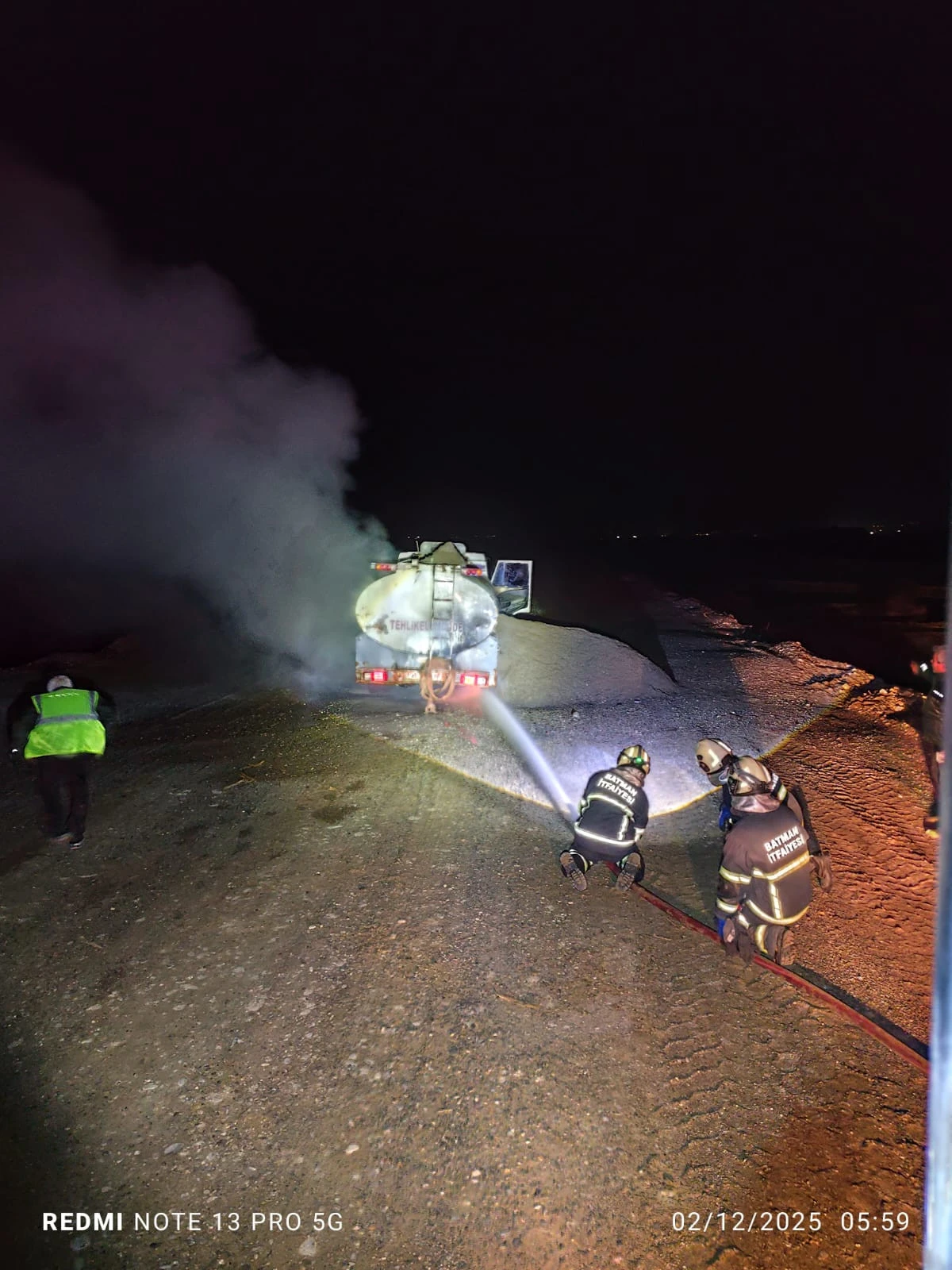 BATMAN İTFAİYESİ, TEK G&Uuml;NL&Uuml;K MESAİSİNDE HAYVAN KURTARDI, TANKER YANGININI S&Ouml;ND&Uuml;RD&Uuml;