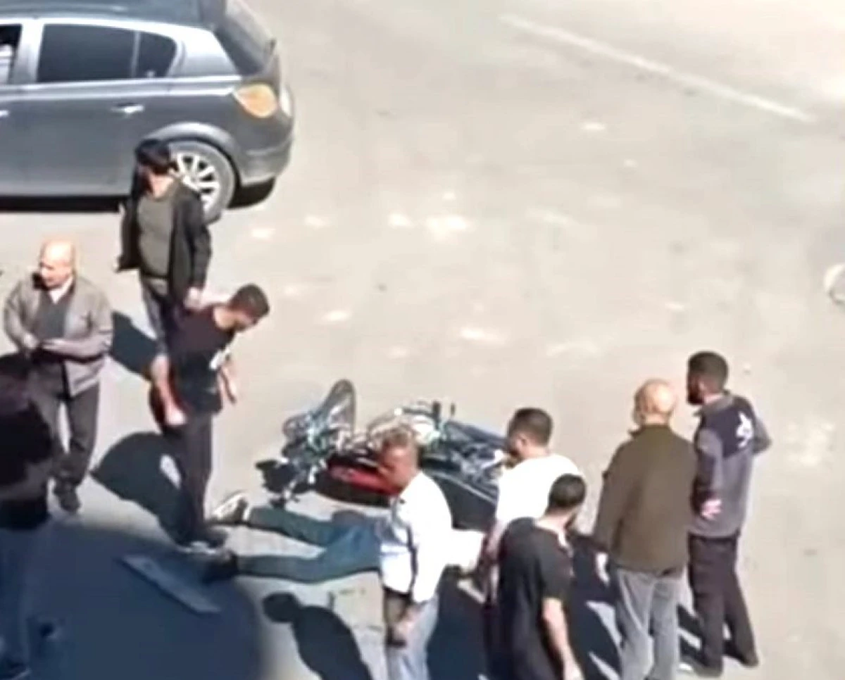 BATMAN KENT MERKEZİNDE MOTOSİKLET KAZASI: 1 YARALI