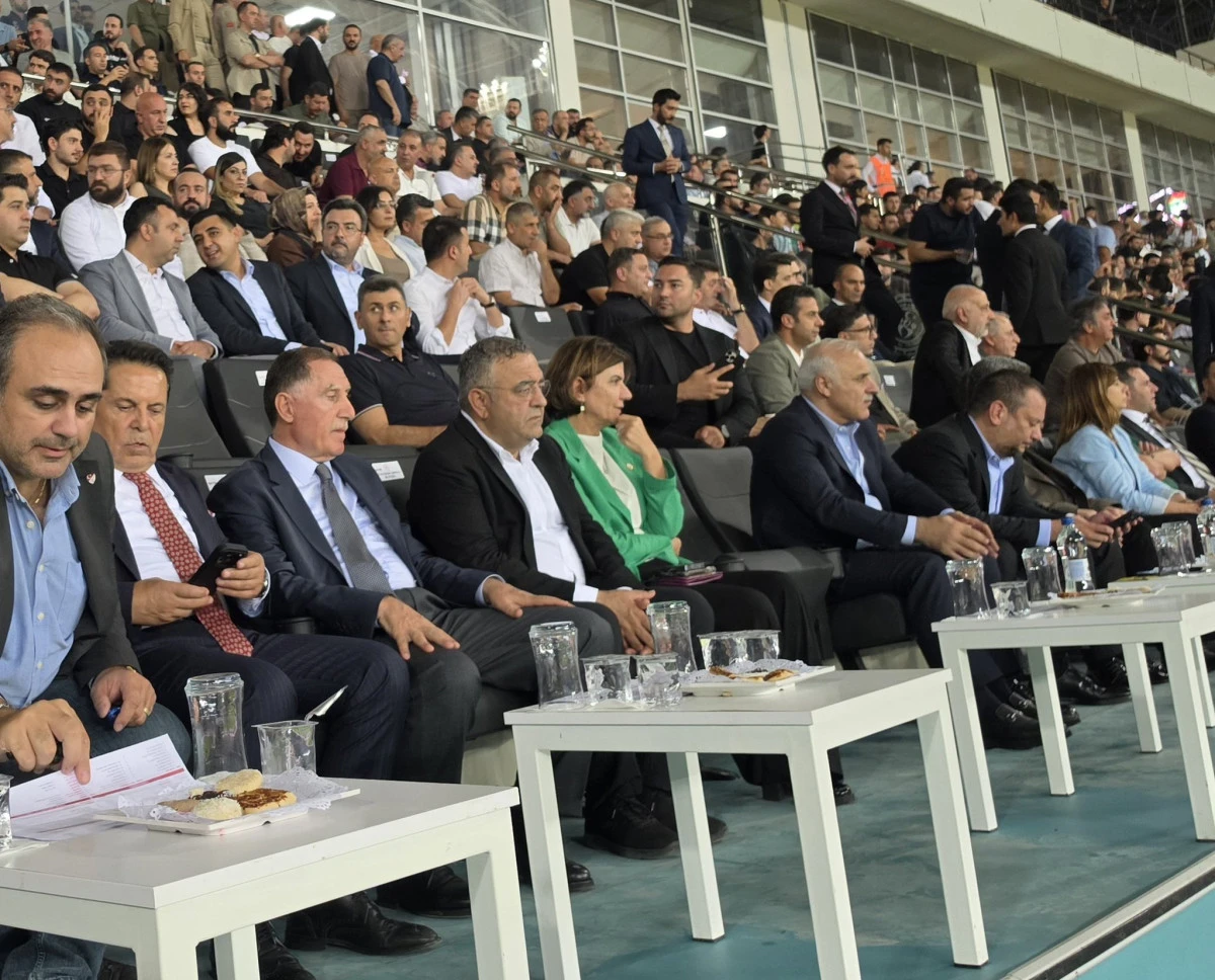 Batman siyasilerine Petrolspor &ccedil;ağrısı: &ldquo;Trib&uuml;nde buluşalım&rdquo;