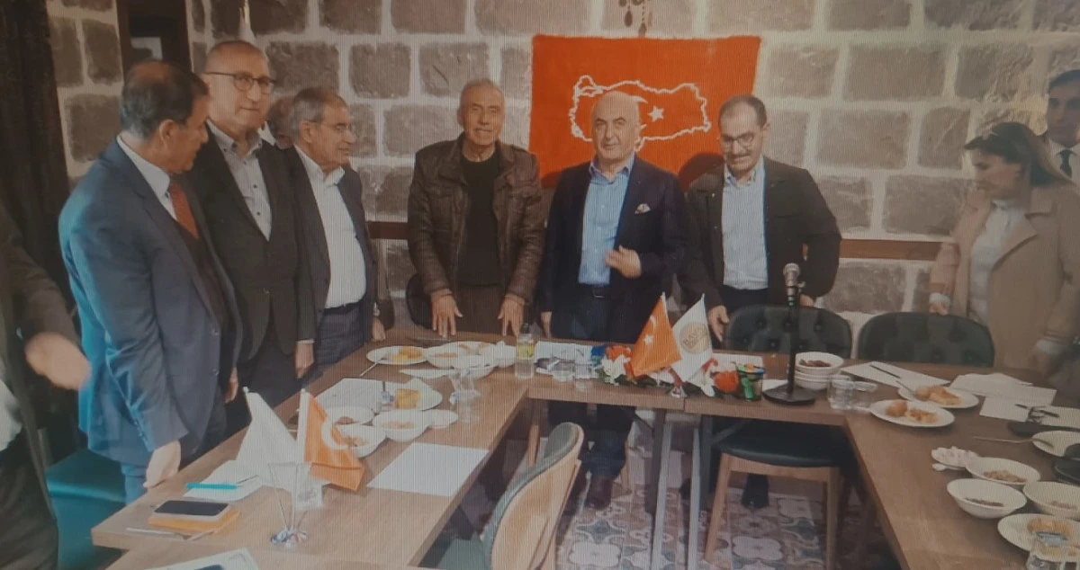 BATMAN VAKFI'NDAN MİLLİ HAMLE: 100 ÖĞRENCİYE BURS HEDEFİ