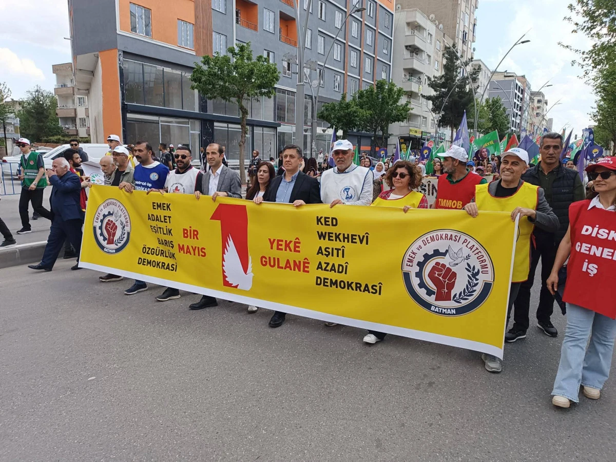 Batman&rsquo;da 1 Mayıs&rsquo;ta Binlerce Kişi Alanlara &Ccedil;ıktı