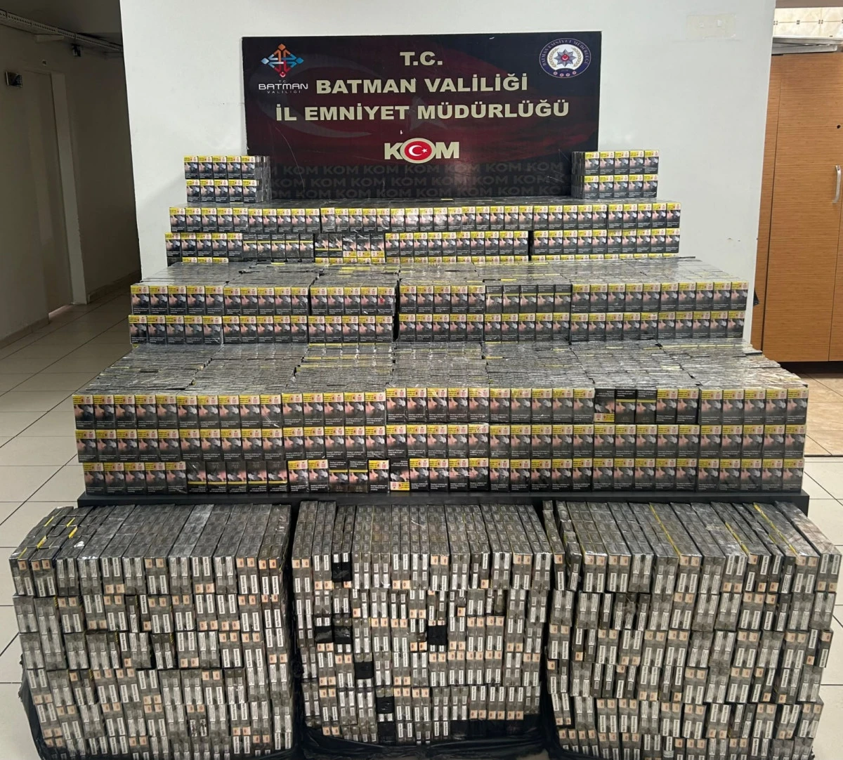 BATMAN&rsquo;DA 26 BİN 570 PAKET KA&Ccedil;AK SİGARA ELE GE&Ccedil;İRİLDİ