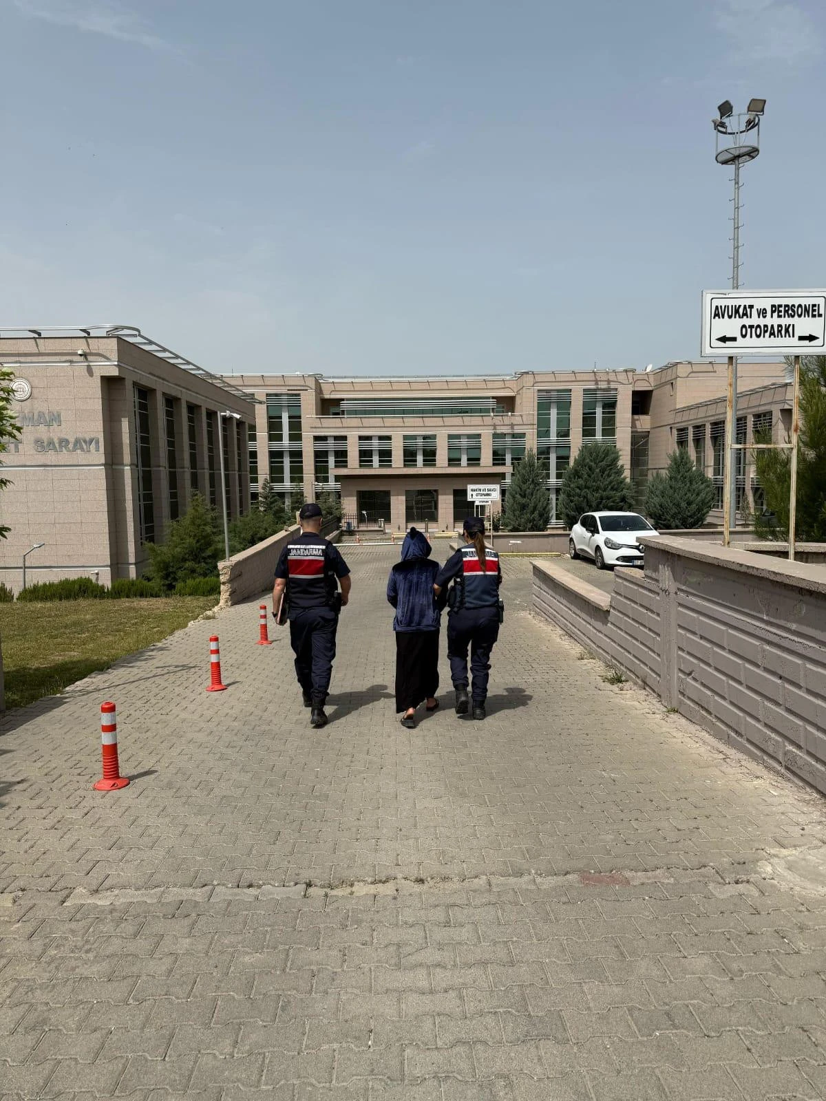BATMAN’DA 30 SUÇTAN ARANAN KADIN YAKALANDI