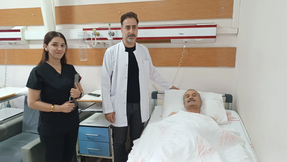BATMAN’DA 64 YAŞINDAKİ HASTA, NADİR KULLANILAN ÖZEL PLAKLA SAĞLIĞINA KAVUŞTU