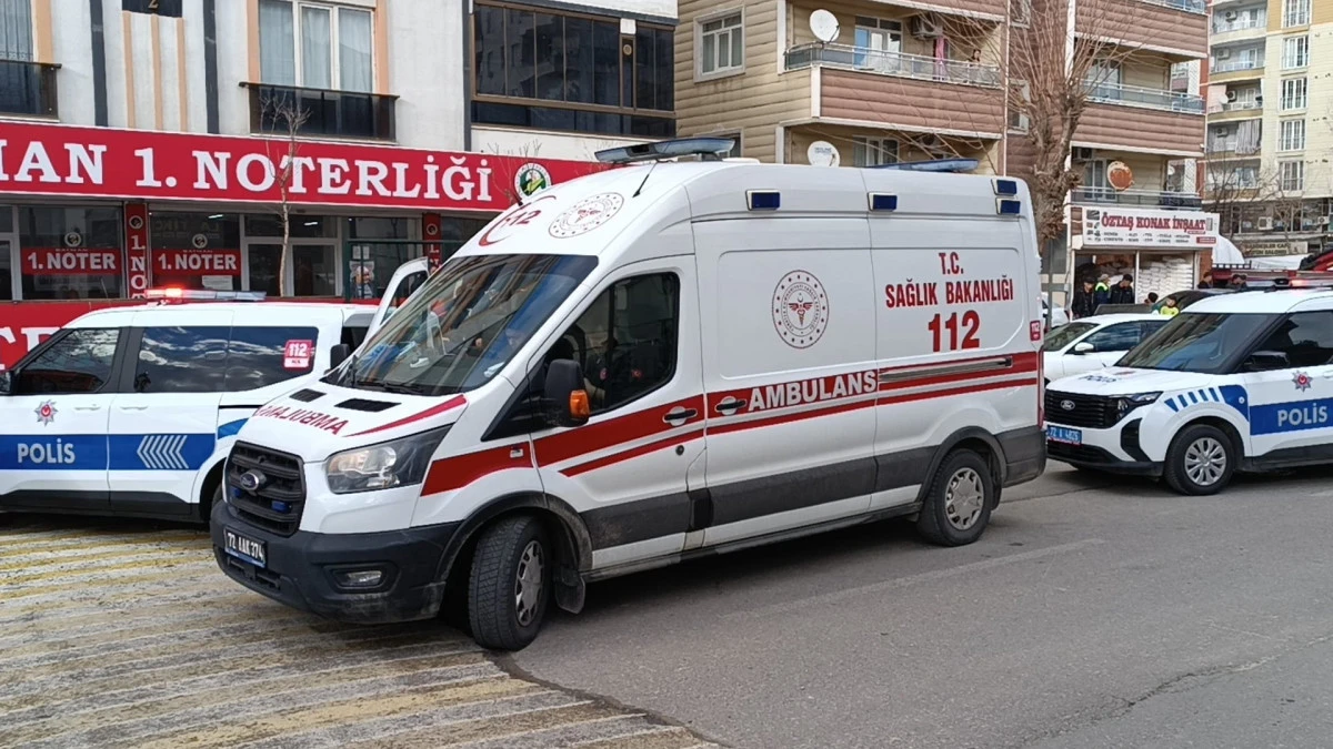 BATMAN&rsquo;DA AKRABA KAVGASI: 4 YARALI