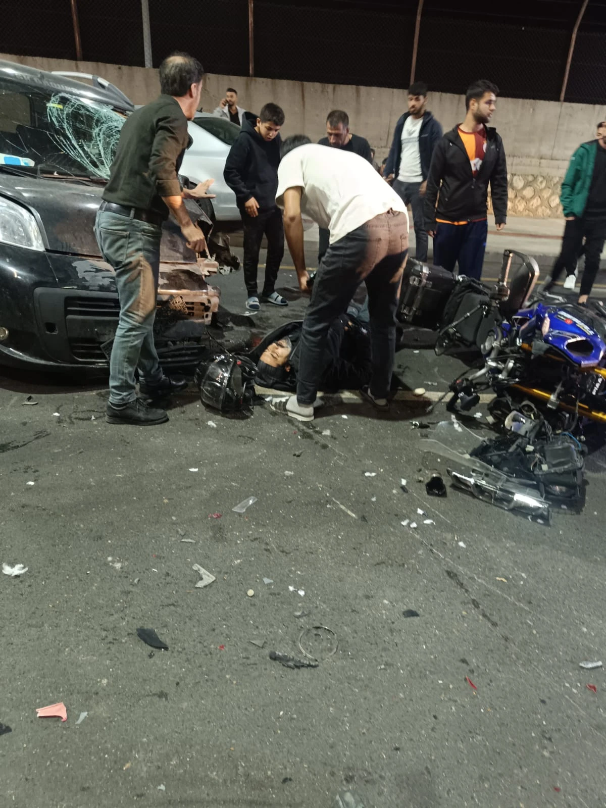 Batman’da araç ile iki motosiklet çarpıştı: 6 yaralı