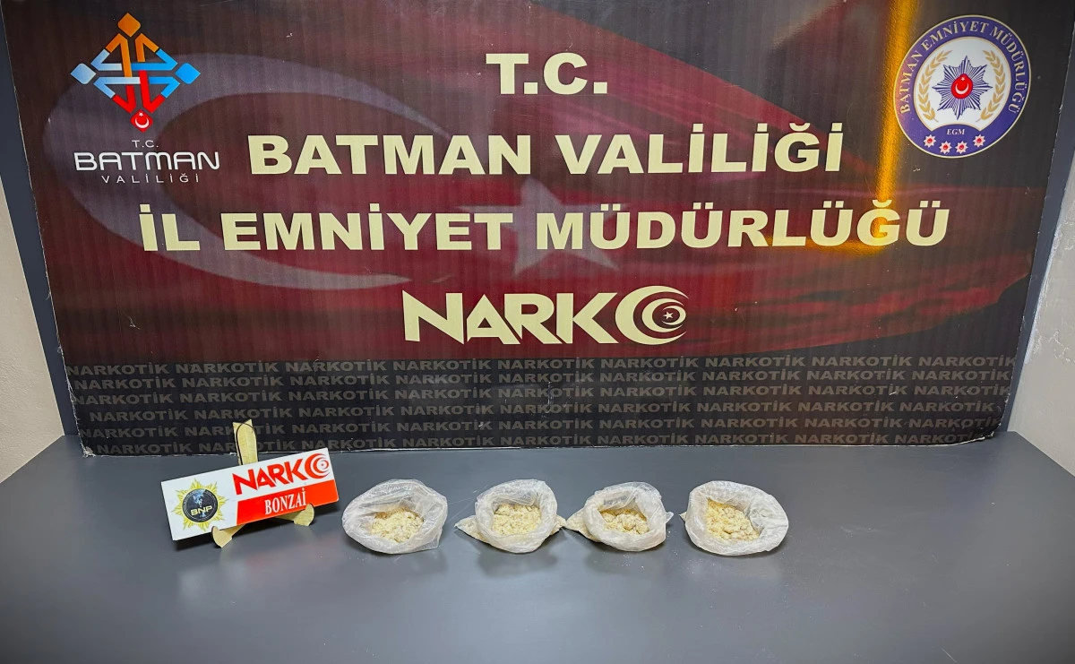 BATMAN&rsquo;DA ARA&Ccedil;TA UYUŞTURUCU ELE GE&Ccedil;İRİLDİ