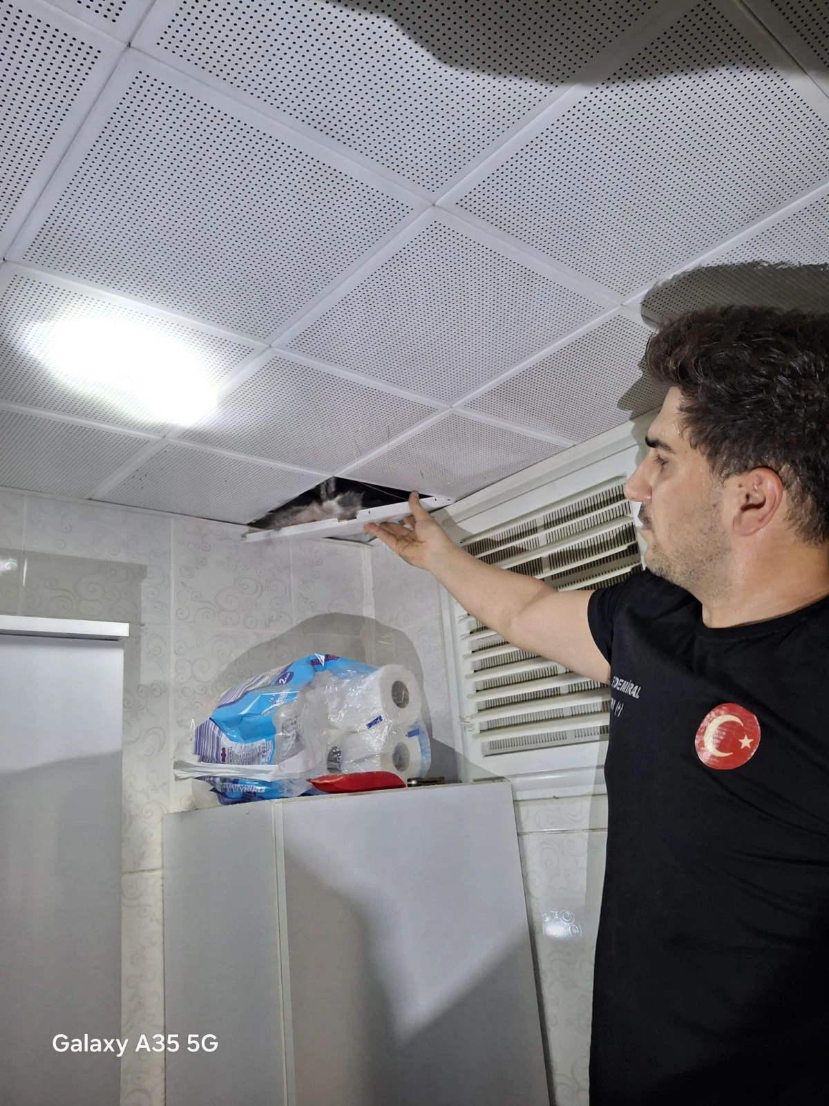 BATMAN&rsquo;DA ASMA TAVANDA SIKIŞAN 5 G&Uuml;VERCİN İTFAİYE TARAFINDAN KURTARILDI
