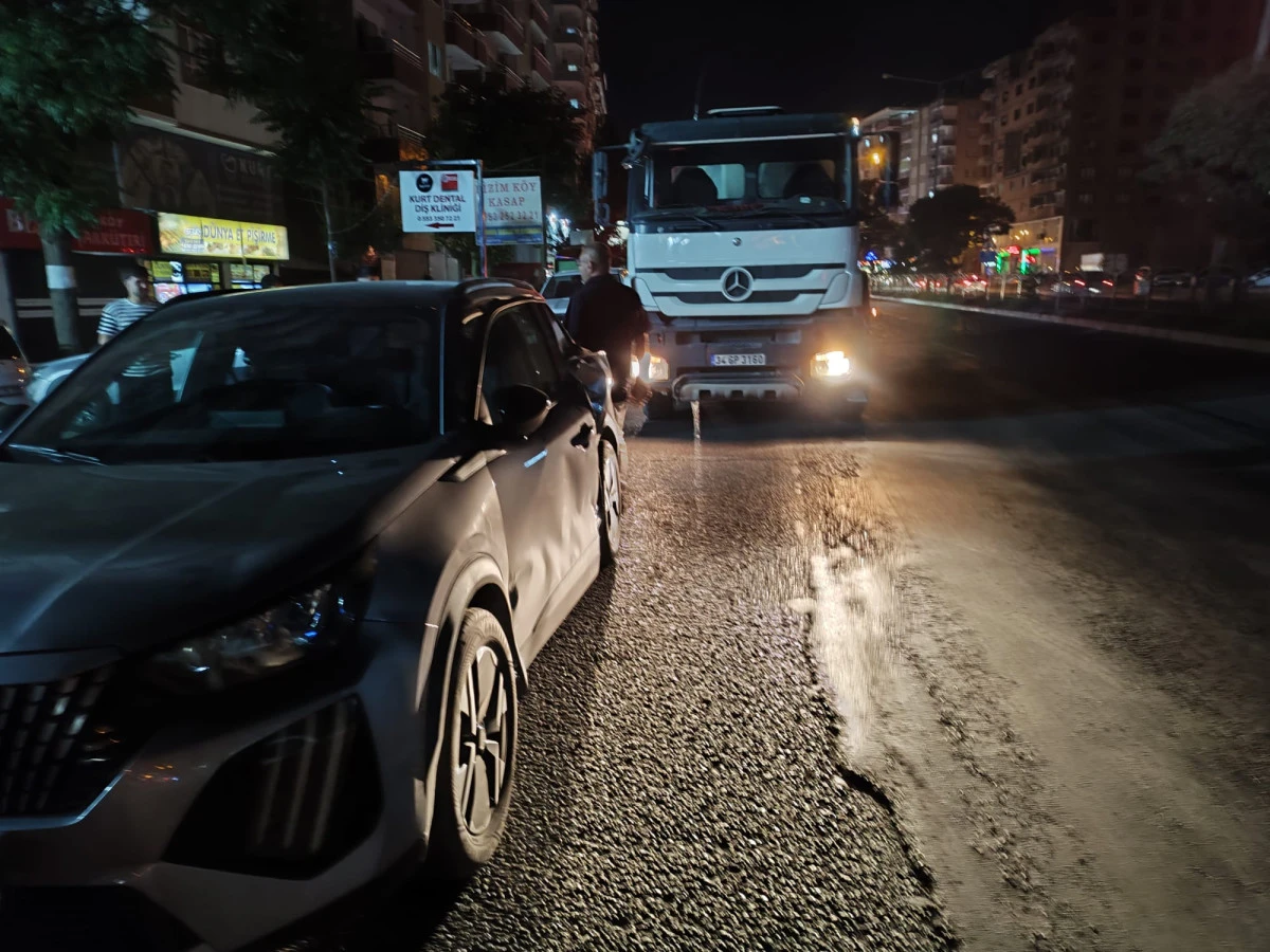 BATMAN&rsquo;DA BETON MİKSERİ İLE OTOMOBİL &Ccedil;ARPIŞTI