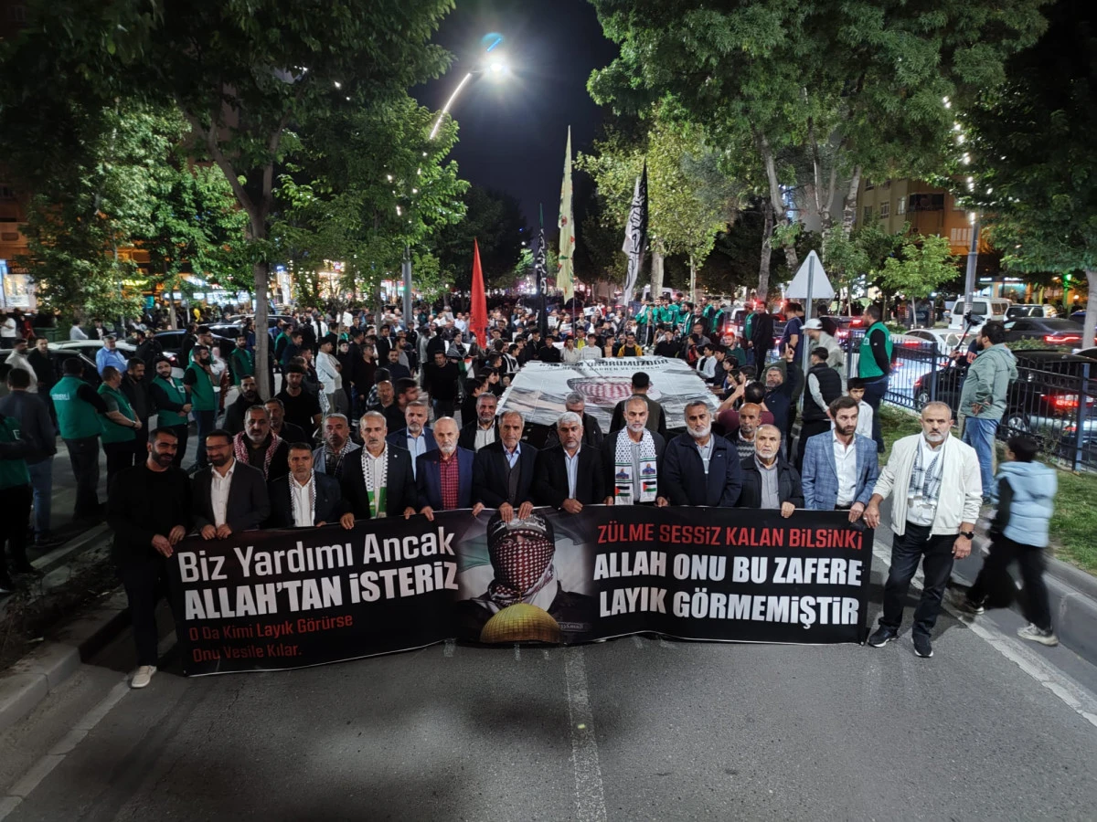 BATMAN'DA BİNLERCE VATANDAŞ FİLİSTİN İ&Ccedil;İN Y&Uuml;R&Uuml;D&Uuml;: "KUD&Uuml;S BİZİMDİR, BİZİM KALACAK"