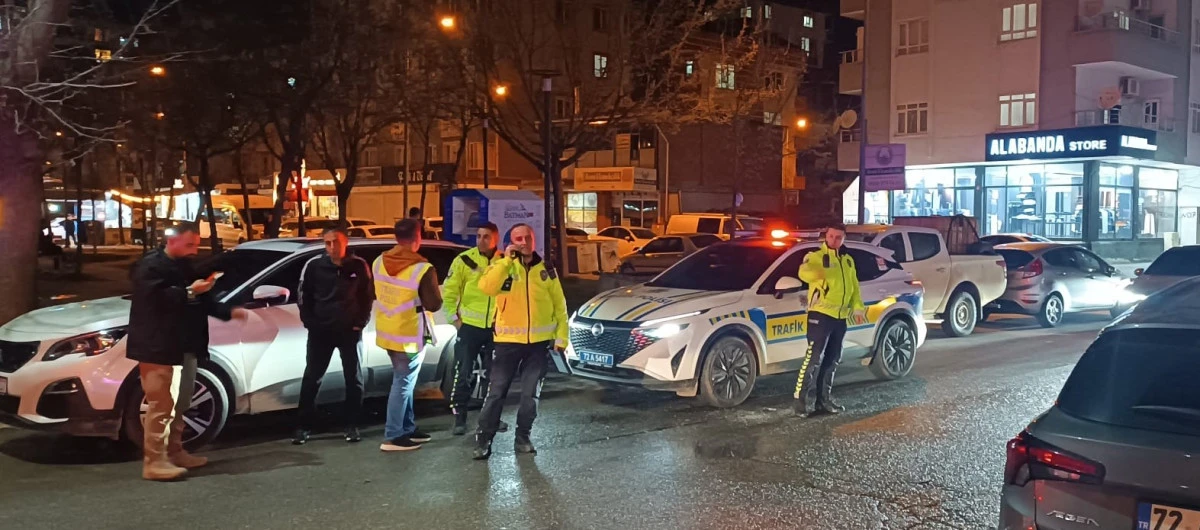 BATMAN&rsquo;DA BİR OTOMOBİL YAYAYA &Ccedil;ARPIP OLAY YERİNDEN KA&Ccedil;TI