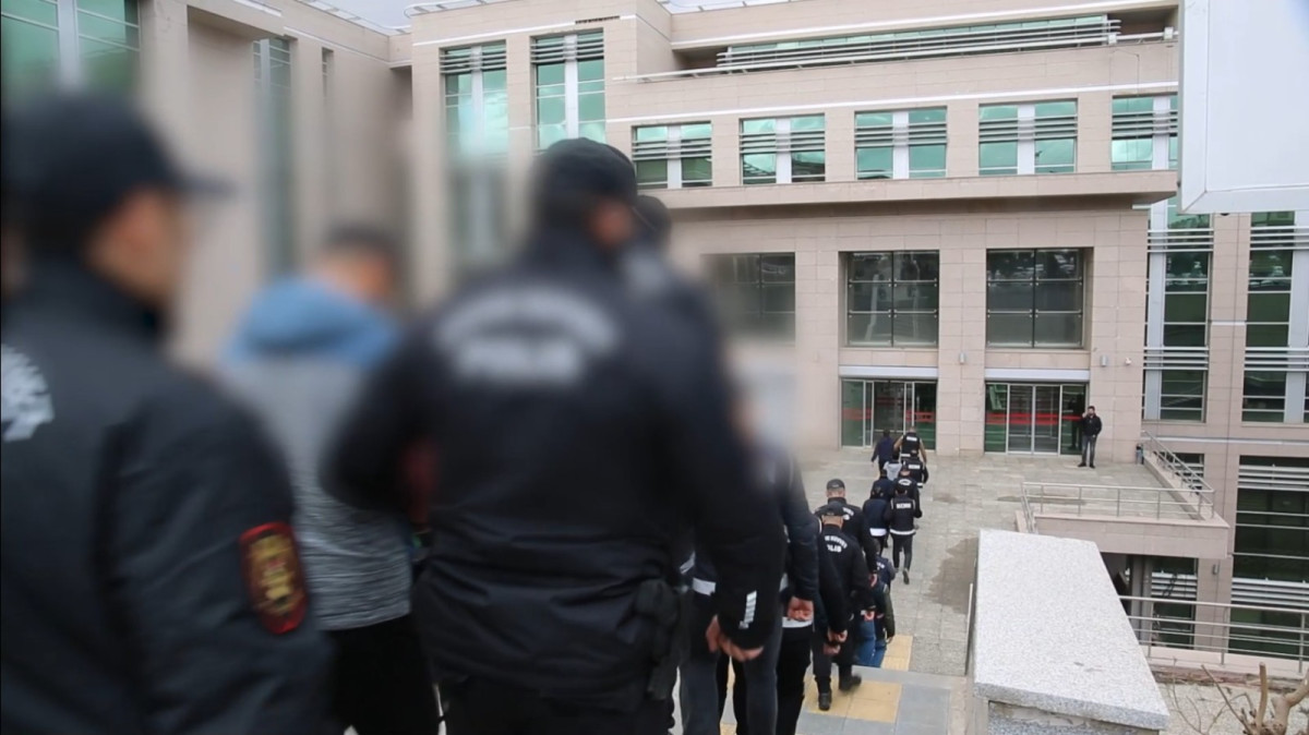 Batman'da büyü çetesi çökertildi 