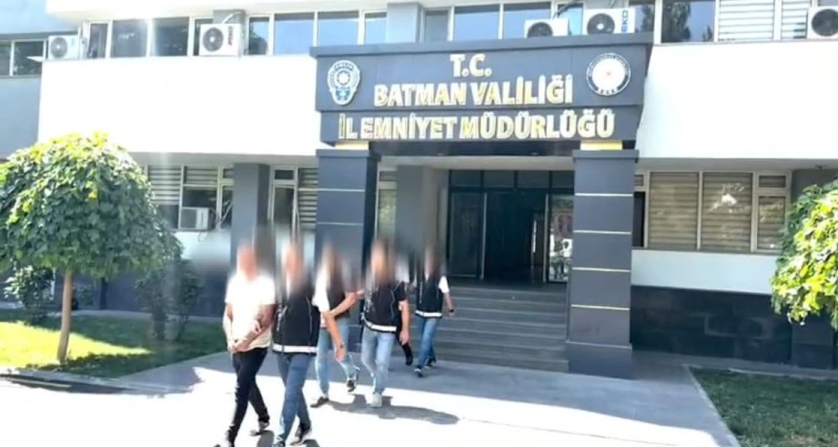 BATMAN&rsquo;DA DEV UYUŞTURUCU OPERASYONU: PAMUK Y&Uuml;KL&Uuml; TIR&rsquo;LARDAN 122 KİLO UYUŞTURUCU &Ccedil;IKTI