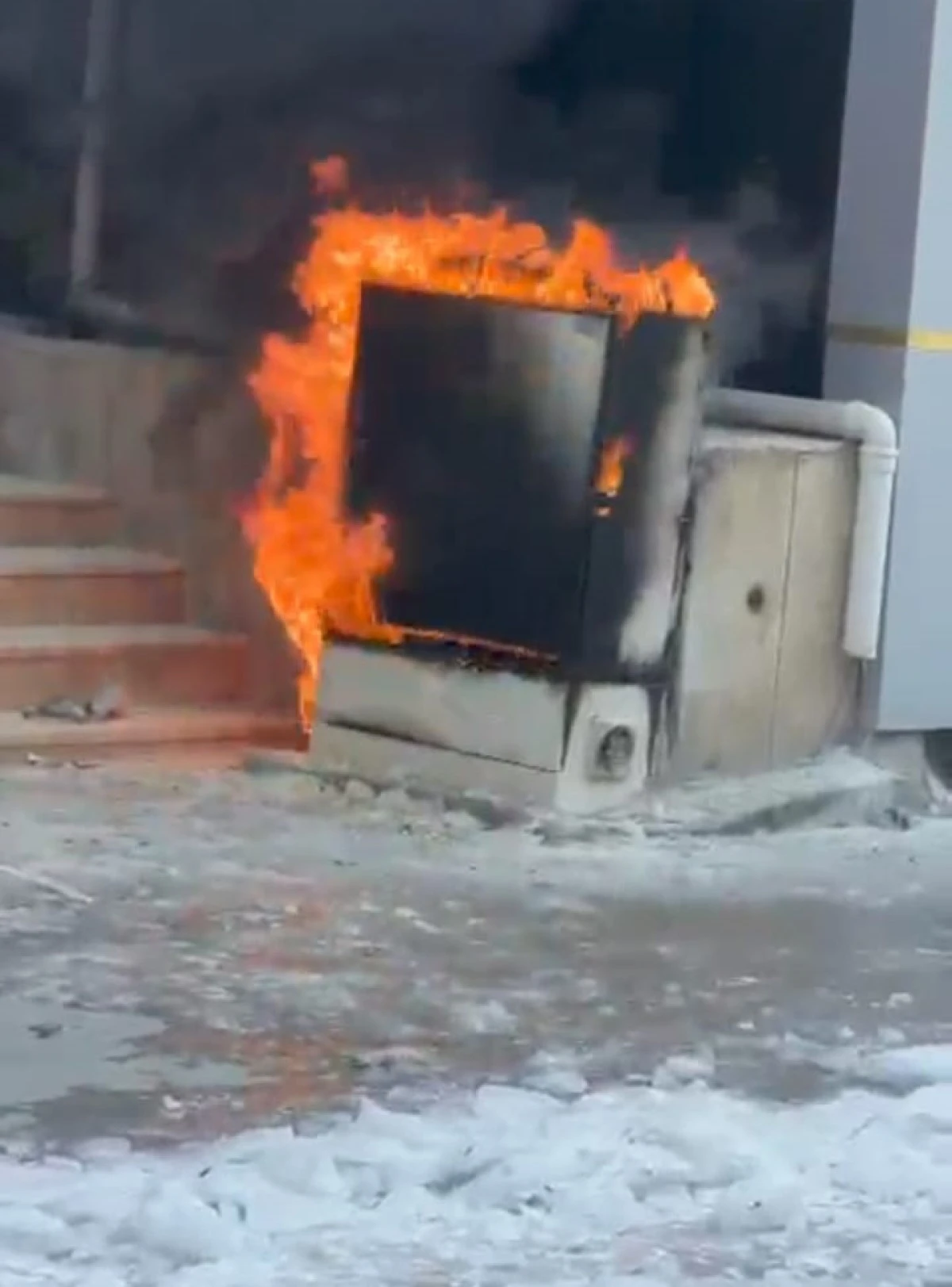 BATMAN&rsquo;DA ELEKTRİK PANOSU YANGINI