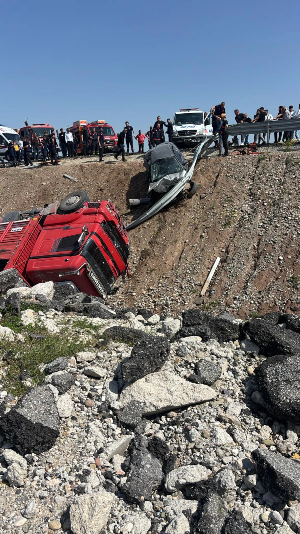 BATMAN&rsquo;DA FECİ KAZA: 1 &Ouml;L&Uuml;, 2 YARALI