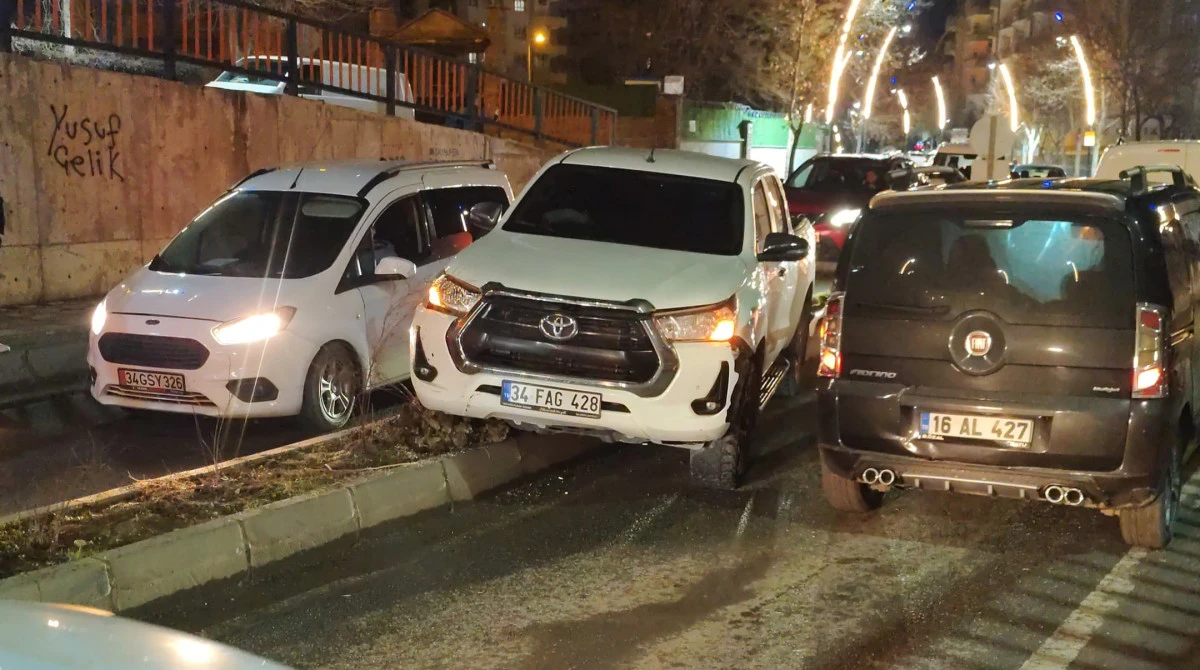 Batman&rsquo;da Hafif Ticari Ara&ccedil; Orta Ref&uuml;je &Ccedil;ıktı