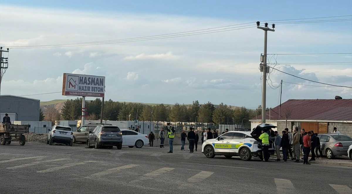 BATMAN'DA İFTAR &Ouml;NCESİ ZİNCİRLEME KAZA: 3 ARA&Ccedil; BİRBİRİNE GİRDİ