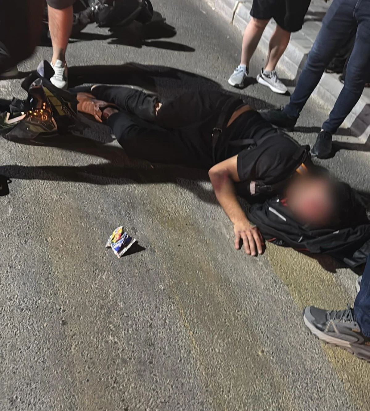 BATMAN'DA KONTROLDEN &Ccedil;IKAN MOTOSİKLET DEVRİLDİ: 1 YARALI