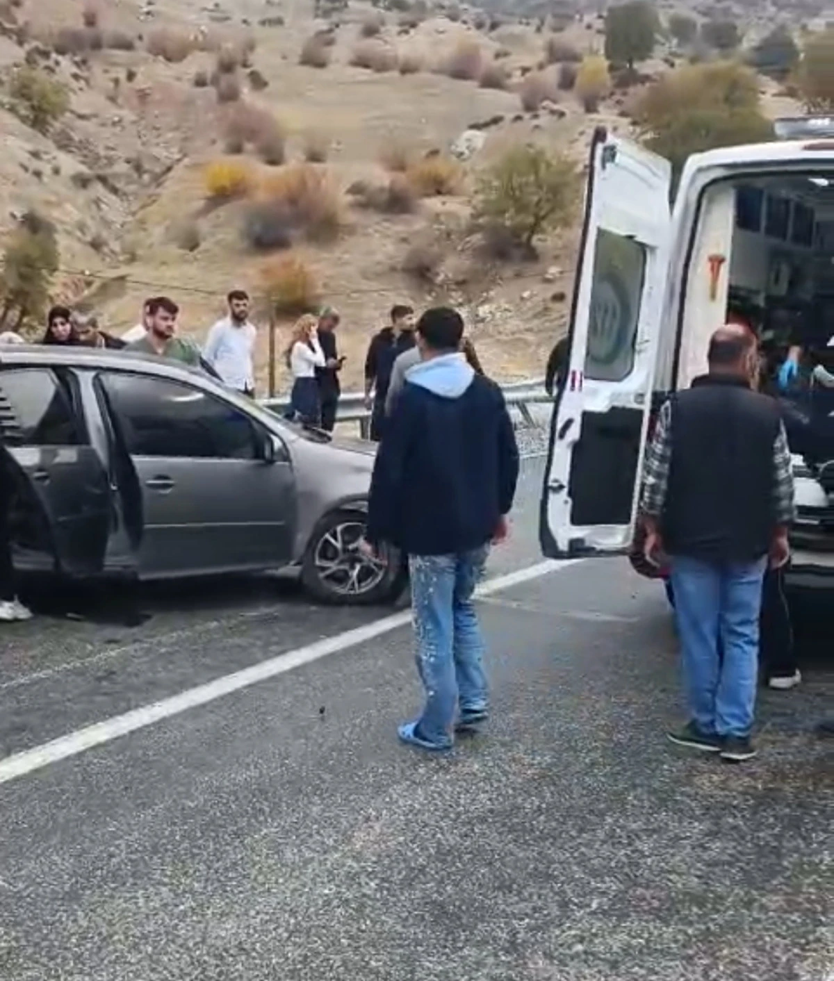 BATMAN’DA KORKUTAN KAZA: SÜRÜCÜ ARAÇTA SIKIŞTI