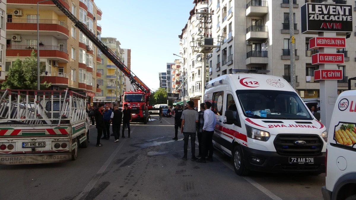  BATMAN'DA KORKUTAN YANGIN ’DA  AYNI AİLEDEN 4 KİŞİ DUMANDAN ETKİLENDİ