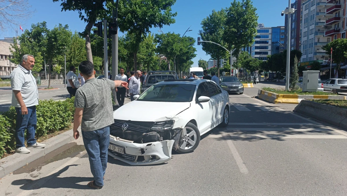 BATMAN&rsquo;DA MADDİ HASARLI KAZA