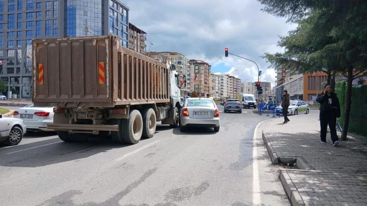 BATMAN&rsquo;DA MADDİ HASARLI TRAFİK KAZASI