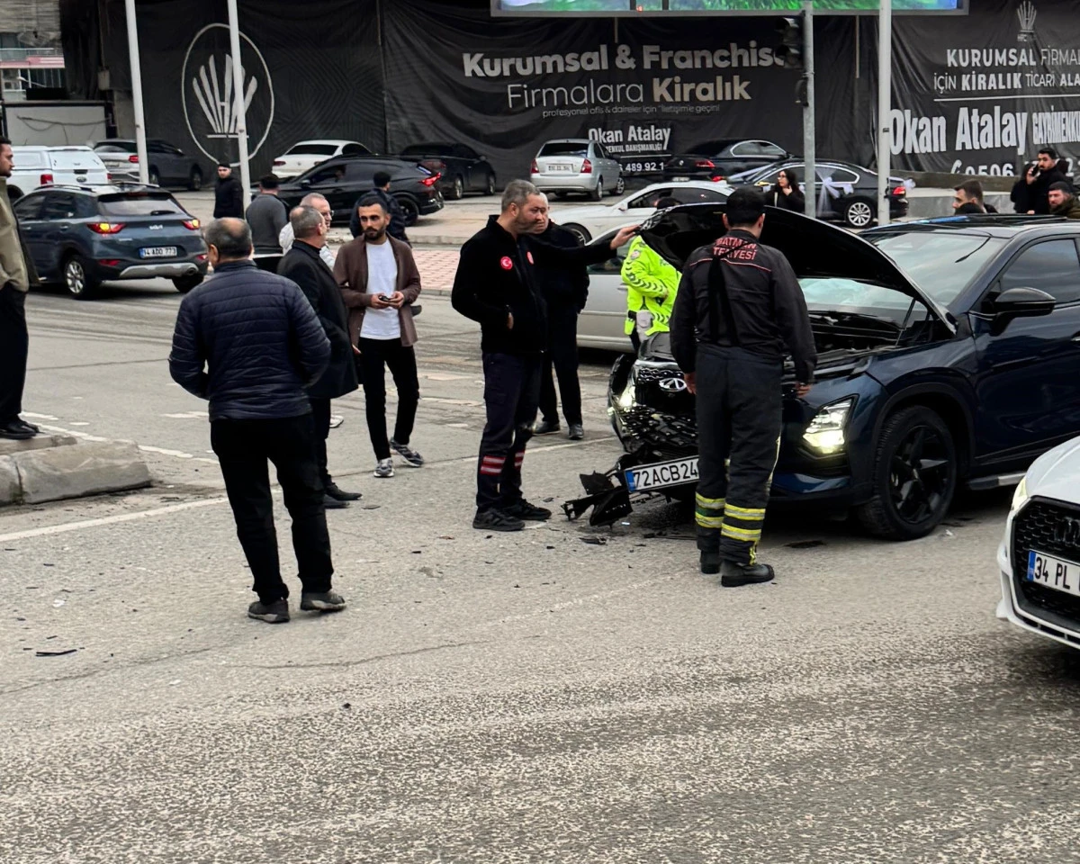 BATMAN'DA MADDİ HASARLI TRAFİK KAZASI