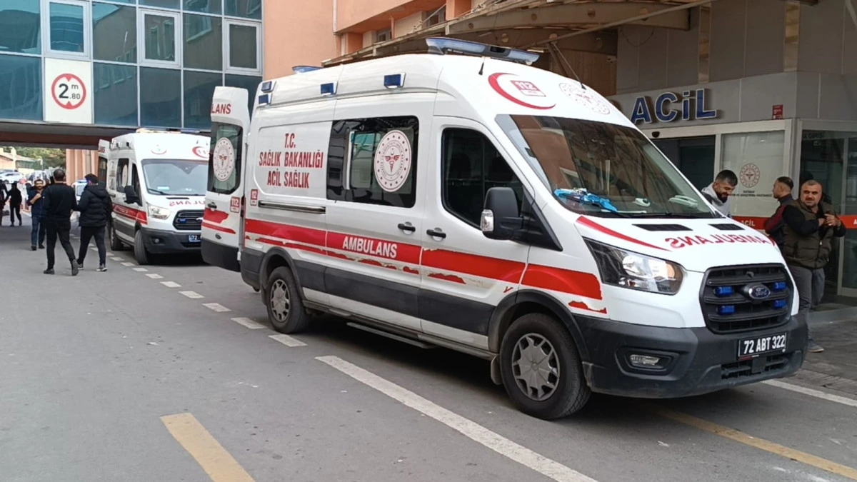 BATMAN&rsquo;DA MOTOSİKLET &Ccedil;ARPTI: GEN&Ccedil; KIZ YARALANDI