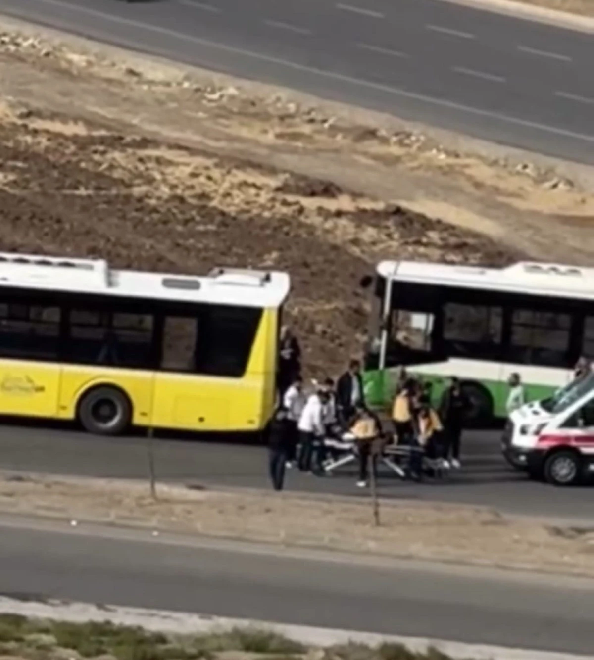 BATMAN’DA MOTOSİKLET HALK OTOBÜSÜNE ÇARPTI: BİR YARALI