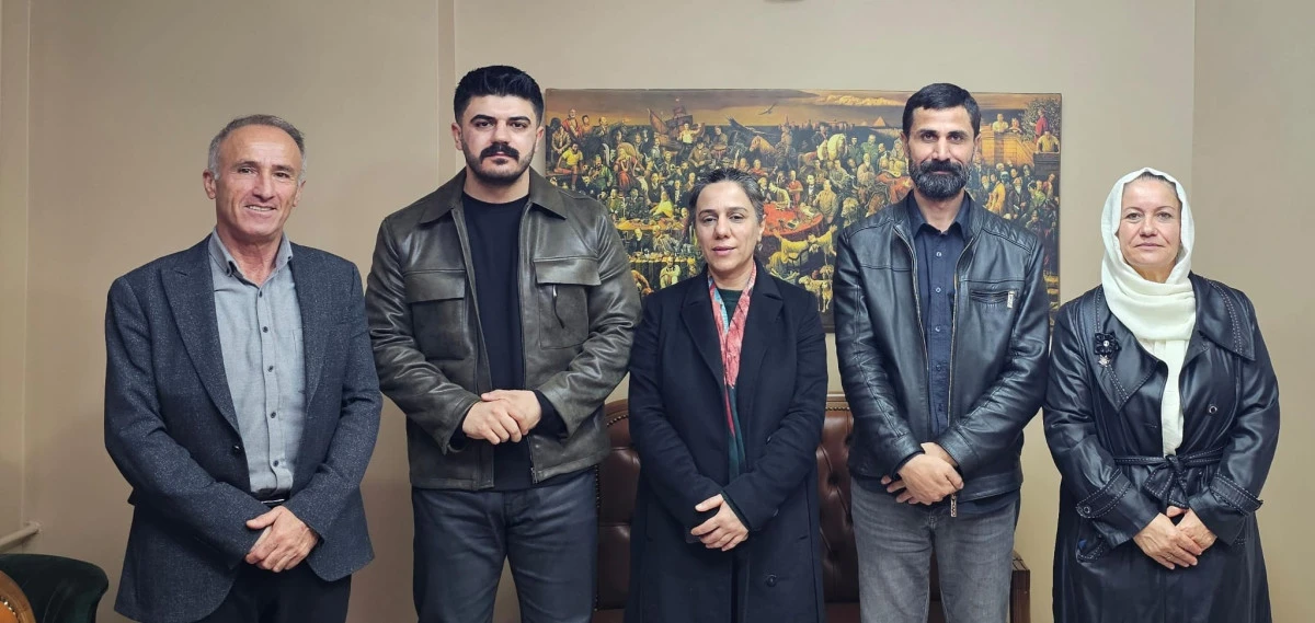 BATMAN'DA NEWROZ ATEŞİ YAKILIYOR: BULDAN VE TEMELLİ GELİYOR