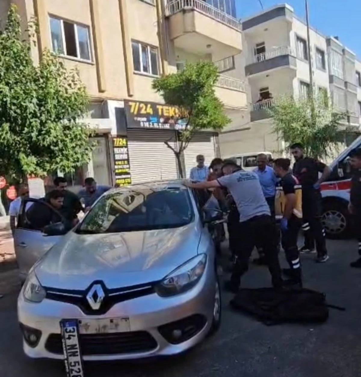  BATMAN'DA OTOMOBİL İLE HAFİF TİCARİ ARA&Ccedil; &Ccedil;ARPIŞTI: 1 YARALI