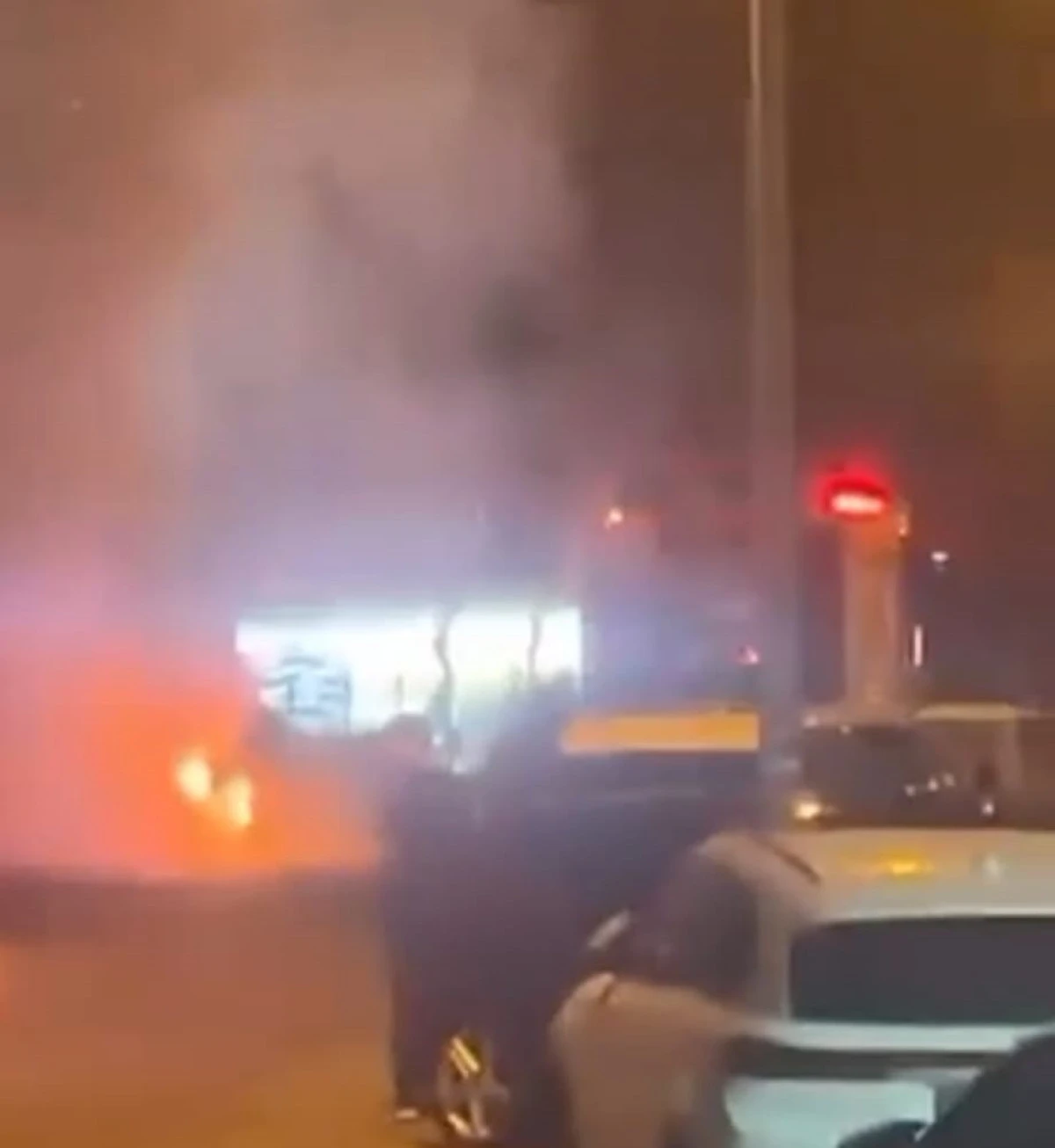 BATMAN&rsquo;DA PARK HALİNDEKİ OTOMOBİL YAKILDI