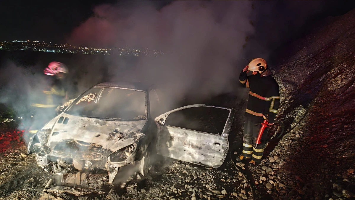 Batman&rsquo;da Park Halindeki Otomobil Yandı
