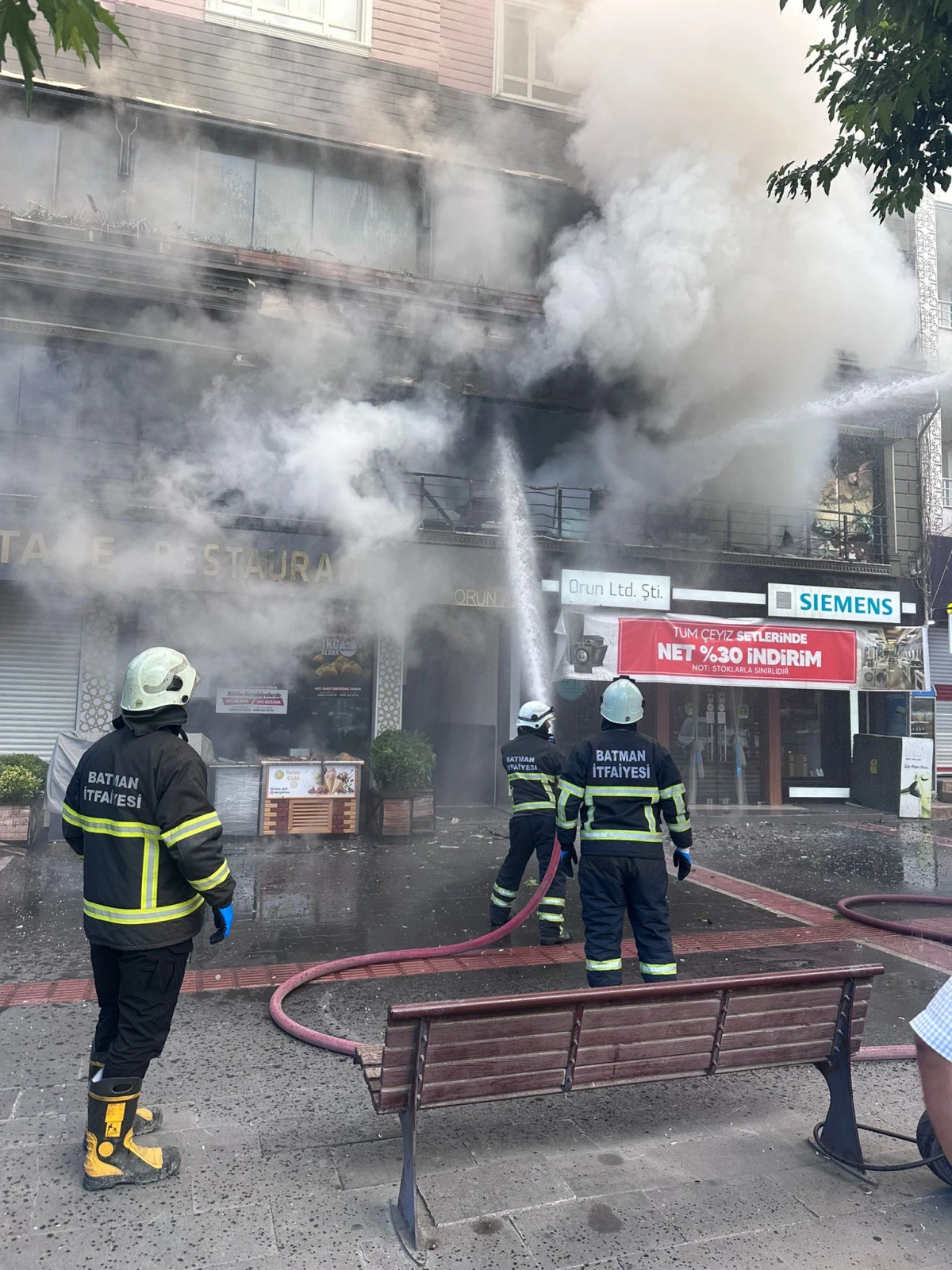 BATMAN&rsquo;DA PASTANEDE &Ccedil;IKAN YANGIN S&Ouml;ND&Uuml;R&Uuml;LD&Uuml;