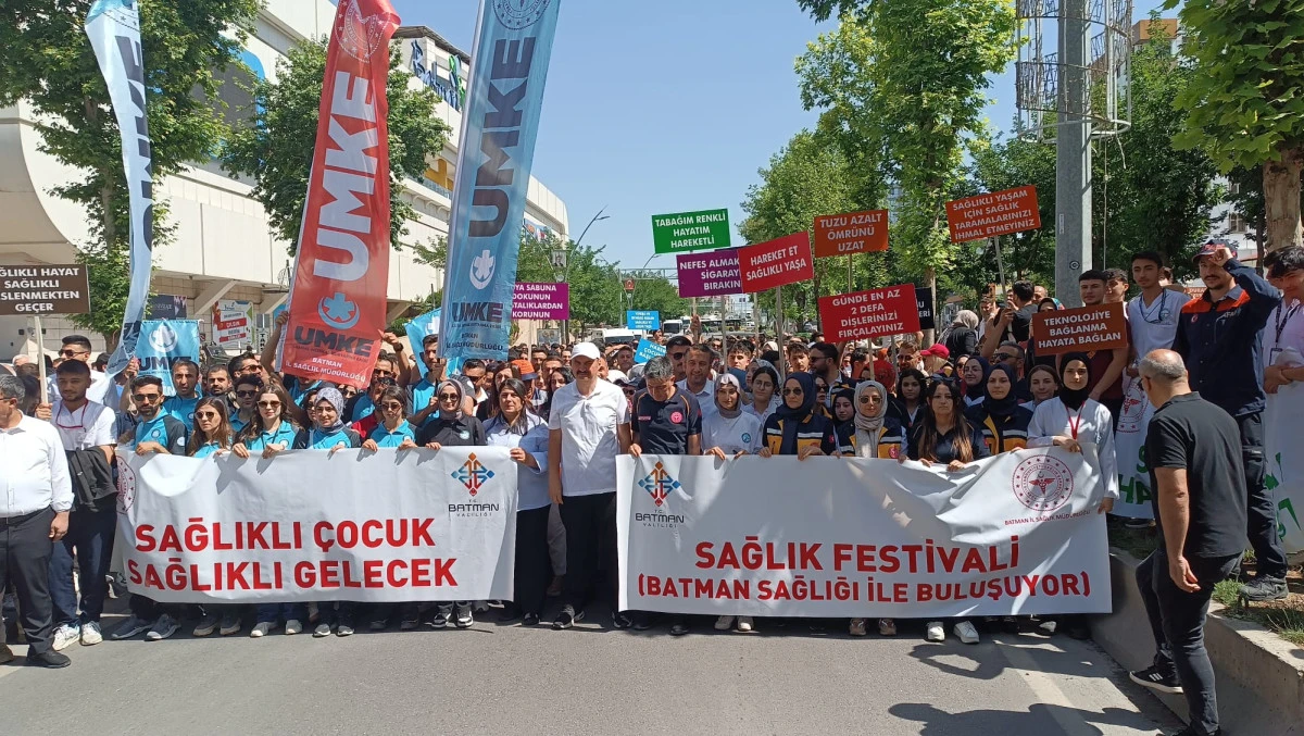 BATMAN'DA 'SAĞLIK FESTİVALİ' KAPSAMINDA YÜRÜYÜŞ DÜZENLENDİ
